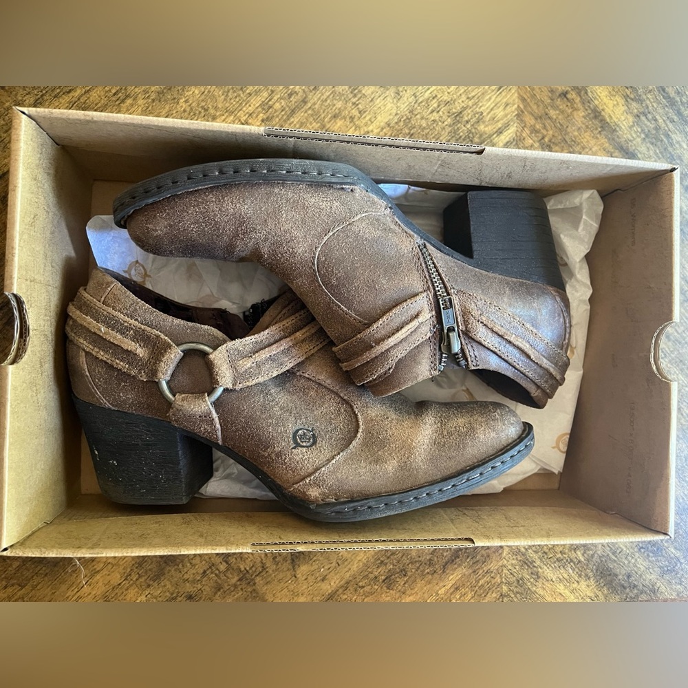 Born Booty in Brown Size 8